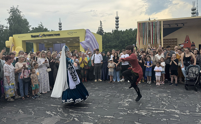 Красота природы и качество отдыха в Архызе и Домбае были представлены как одни из ключевых туристических активов, манящих путешественников со всей России.